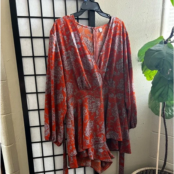 Women’s romper great colors for fall - Picture 1 of 4